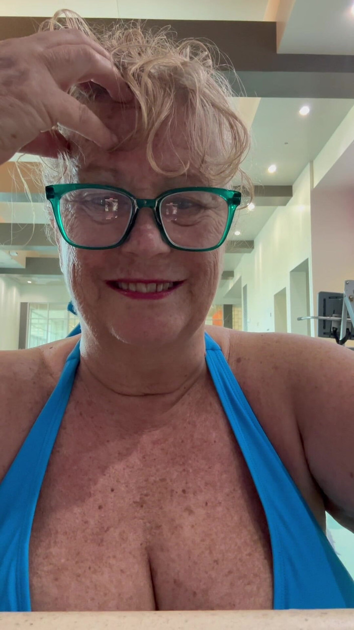 Big Ass 4 U: Pooltime Titties