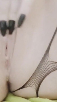 Super nadržená milfka má orgasmy v sexy punčochách