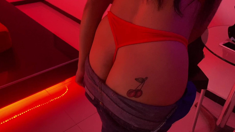 Yohamedi: Porno producent ji napálil tím, že jí řekl, že jde na focení, ale...