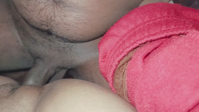 Your nisha bhabhi: No había nadie en casa, luego mi esposa mostró su...