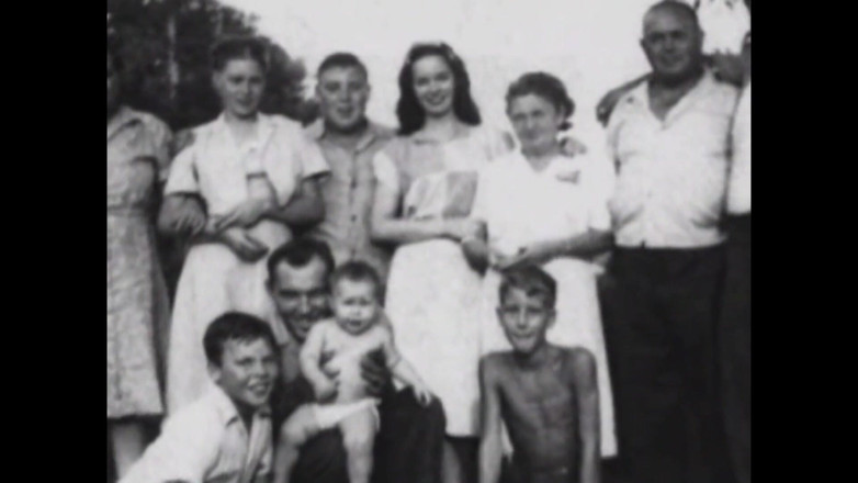 Vintage megastore: Phim tài liệu trói buộc đầu tiên đen trắng