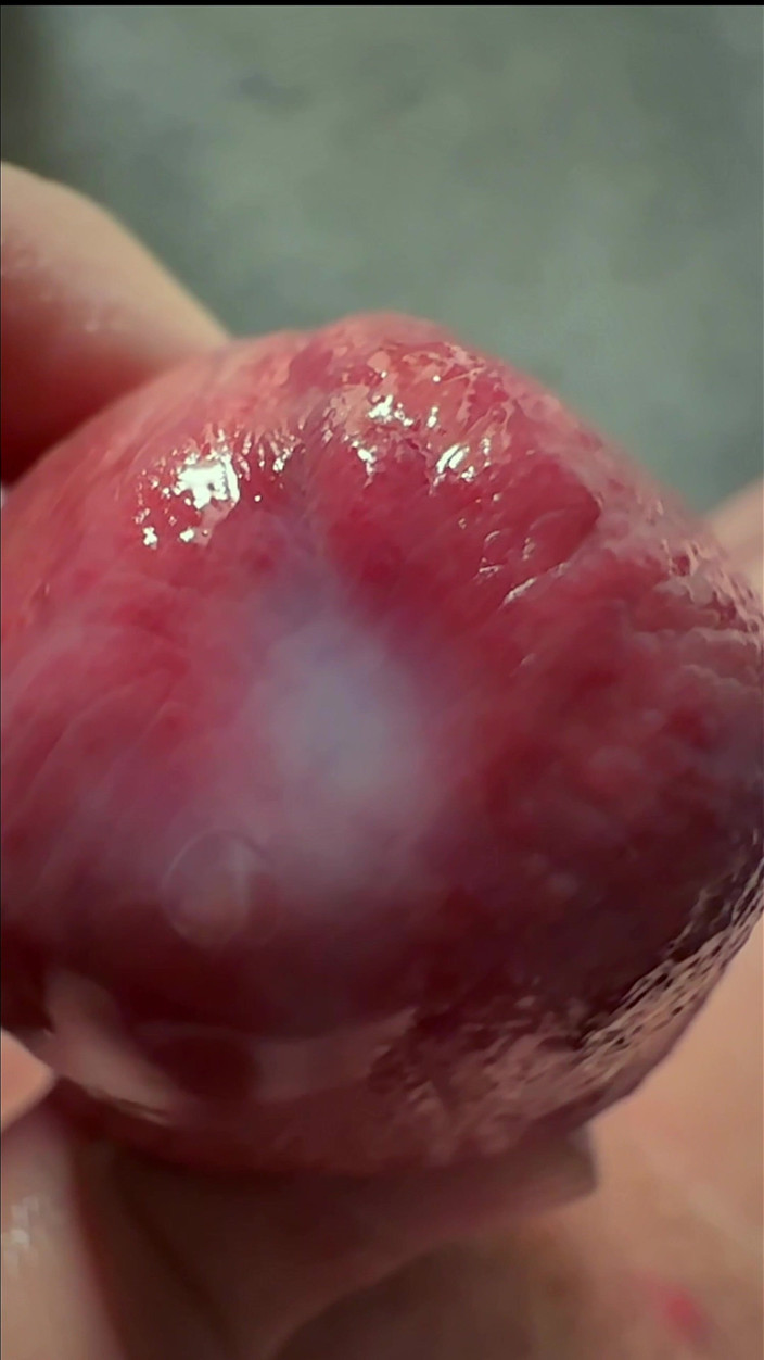 NakedFoxx: Corrida macro. Eyaculación ultra en primer plano