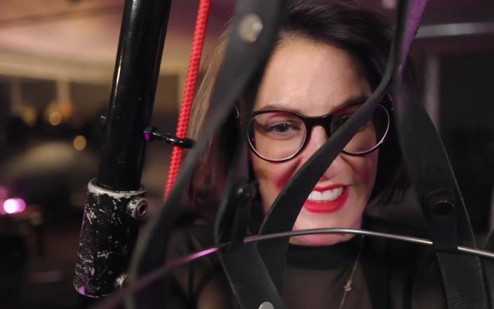 Countess diamond: Kandang strap-on bondage kulit - kurungan tanpa bobot total