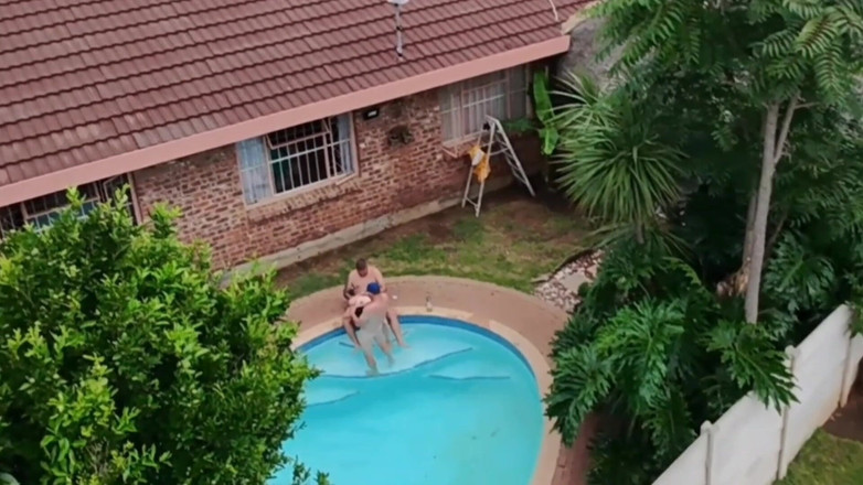 Bigjoefuckalott: Złapałem moich sąsiadów ruchających się podczas lotu z moim dronem