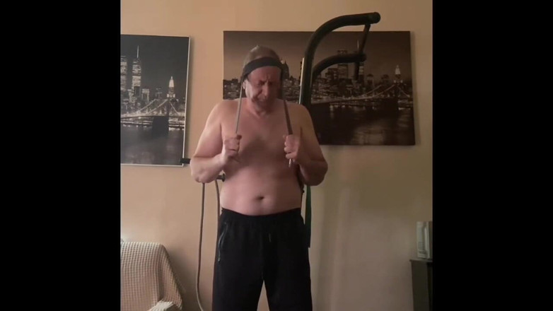 Alex Igogo: 何見てるんだ