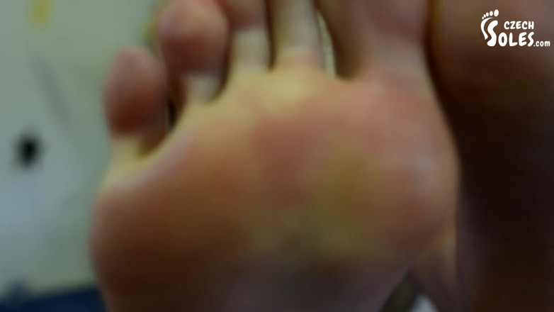 Czech Soles - foot fetish content: Venerarea picioarelor prințesei și a tocurilor înalte, vedere la persoana 1