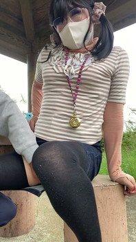 No. 323 Exposición y en un cenador 1