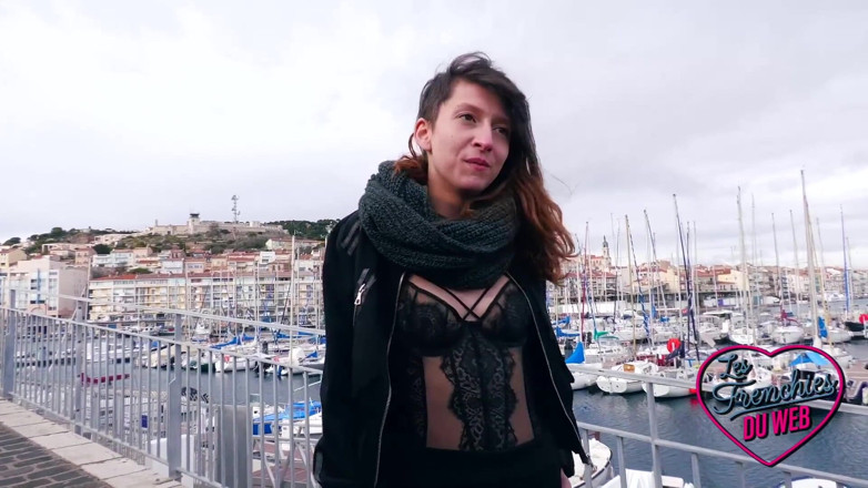 The Frenchies of the web: Melany, un pervertito che si offre il culo per la...