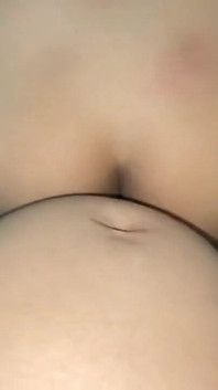 เดินเข้าไปในห้องน้ำ แล้วเอาไอ้ควยยัดเข้าไปในหี