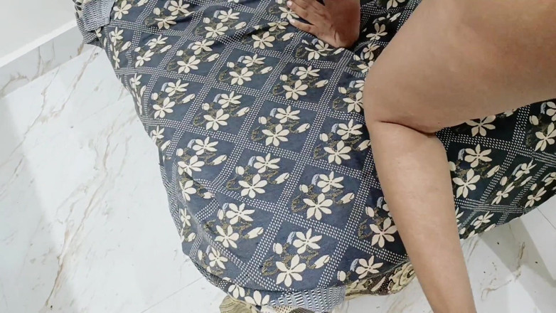 Desisexqueen: Desi vicino bhabhi prima volta tradisce suo marito