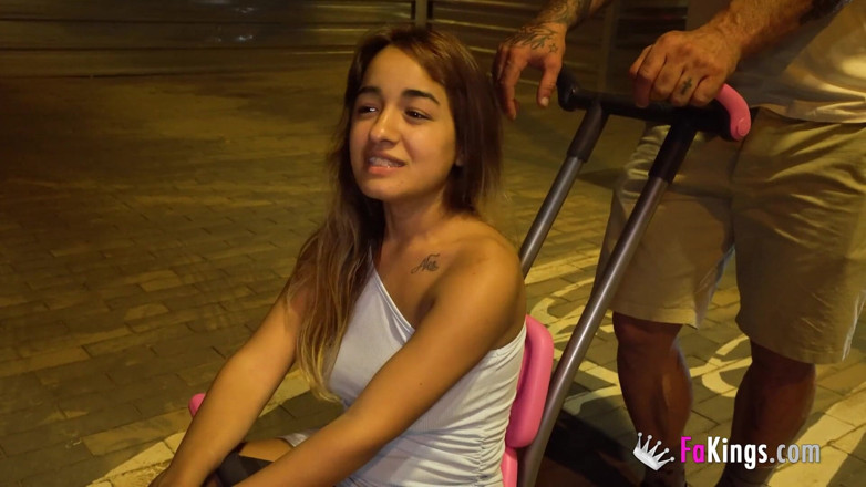 FAKings: Petite Babe Munequita Enfadada Tries the Marvels of Hardcore Sex!