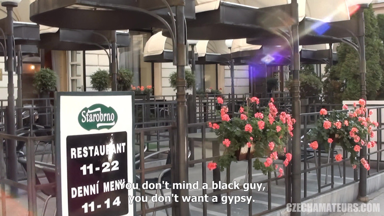 CzechAmateurs: Tsjechische amateurs 64 18 jaar met een hand in haar poesje