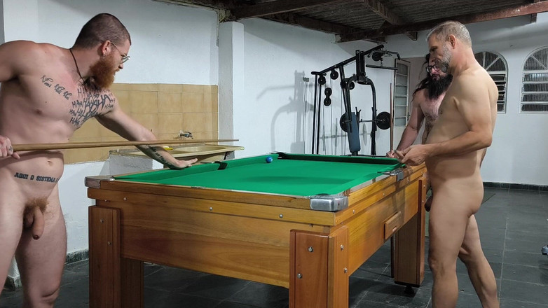 carmonaoficial: 友達と遊ぶこと、裸になること