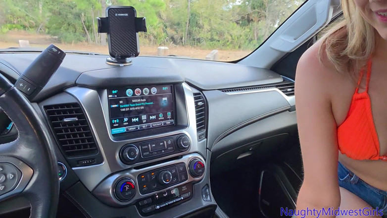 NaughtyMidwestGirls: Daisy Moon - menghisap zakar tua di dalam kereta