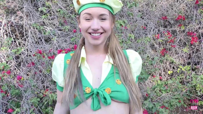 Fetish and BDSM: 거리에서 따먹히고 크림 같은 보지에 따먹히는 금발 귀염둥이 재단사 샌즈