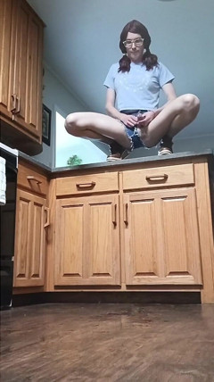 Berrybutt Piss Pee Fun Times thumbnail