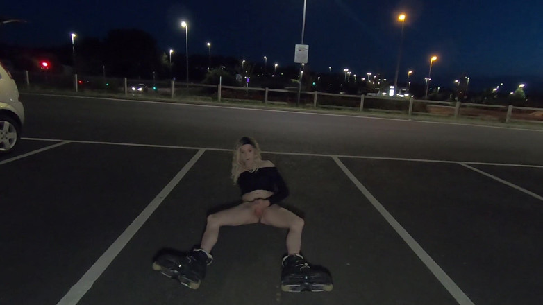 The Midnight Minx: Minxys midnight skate