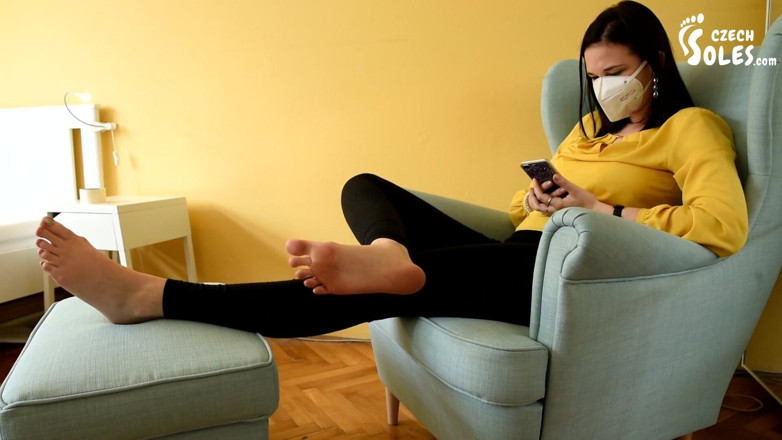 Czech Soles - foot fetish content: Fotmodellen blev uttråkad under karantän