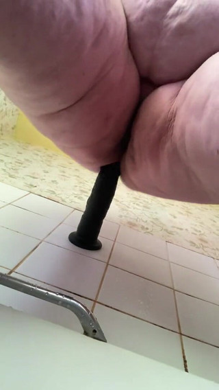 Real homemade BBW BBC porn: Awek montel menunggang dildo 12 inci saya dengan pemandangan kamera bawah