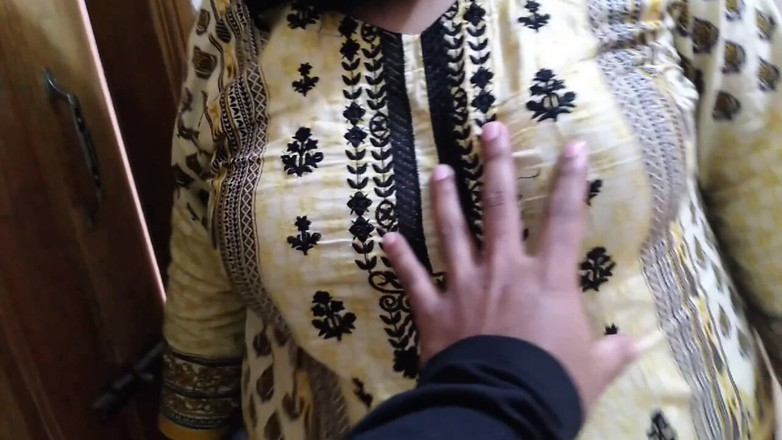 Aria Mia: サビタ・バビさんの太ったお尻は、義父が掃除をしていたときに解放されました。