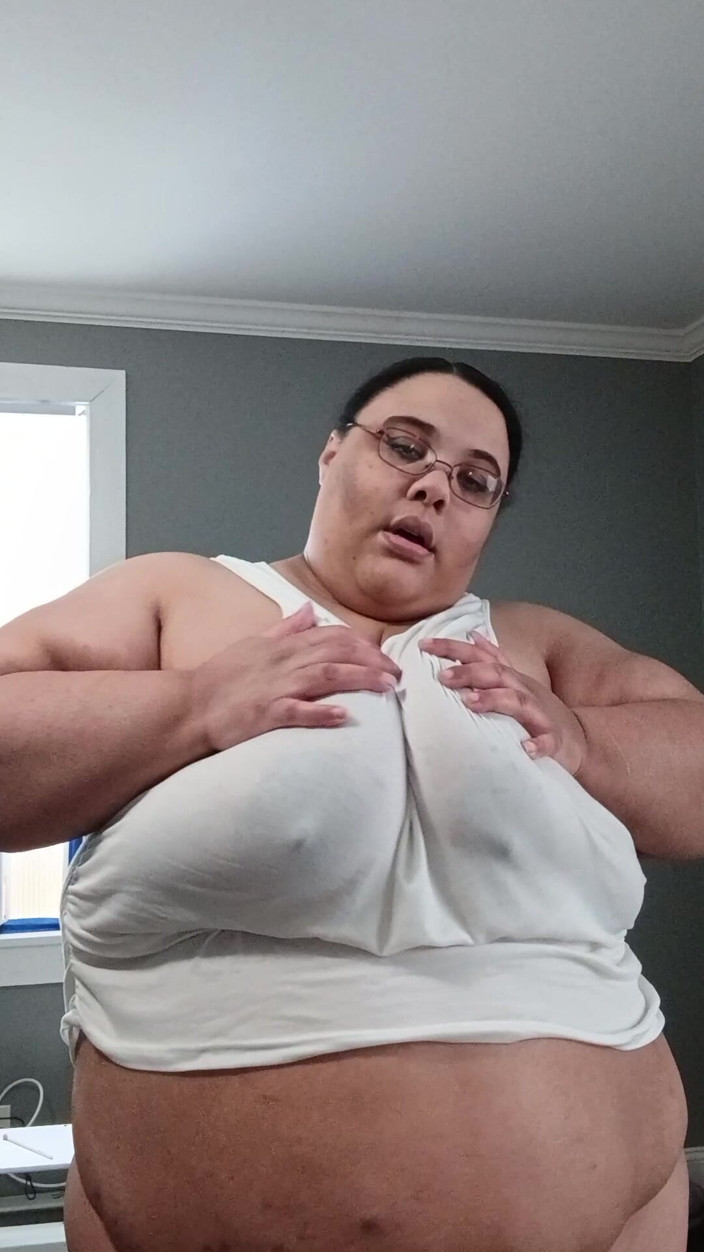 Jessica pigslut: Tetas mojadas