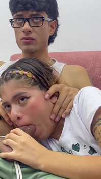 Mi Pqueña Hermanastra Tiene Miedo Y Para Ayudarla Le Doy Mi Enorme Polla Para Que Se La Trague