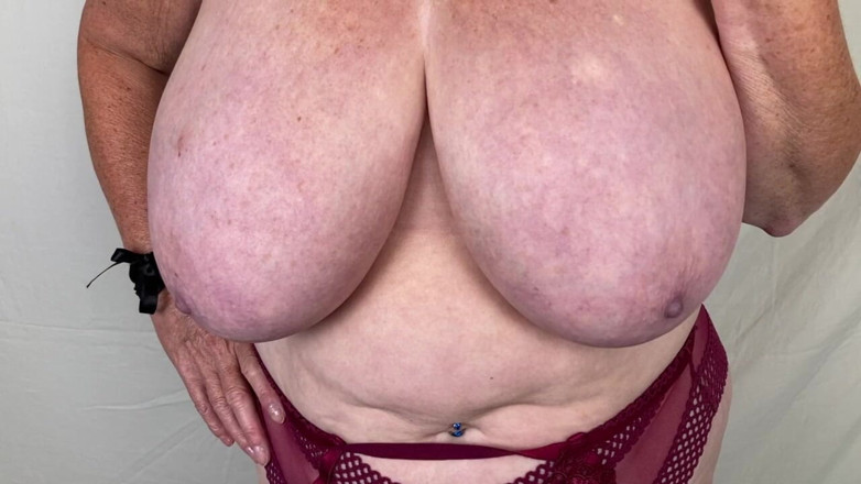 Mr MF: Mrs Mature Feet Wearing Her Original Harmony Points