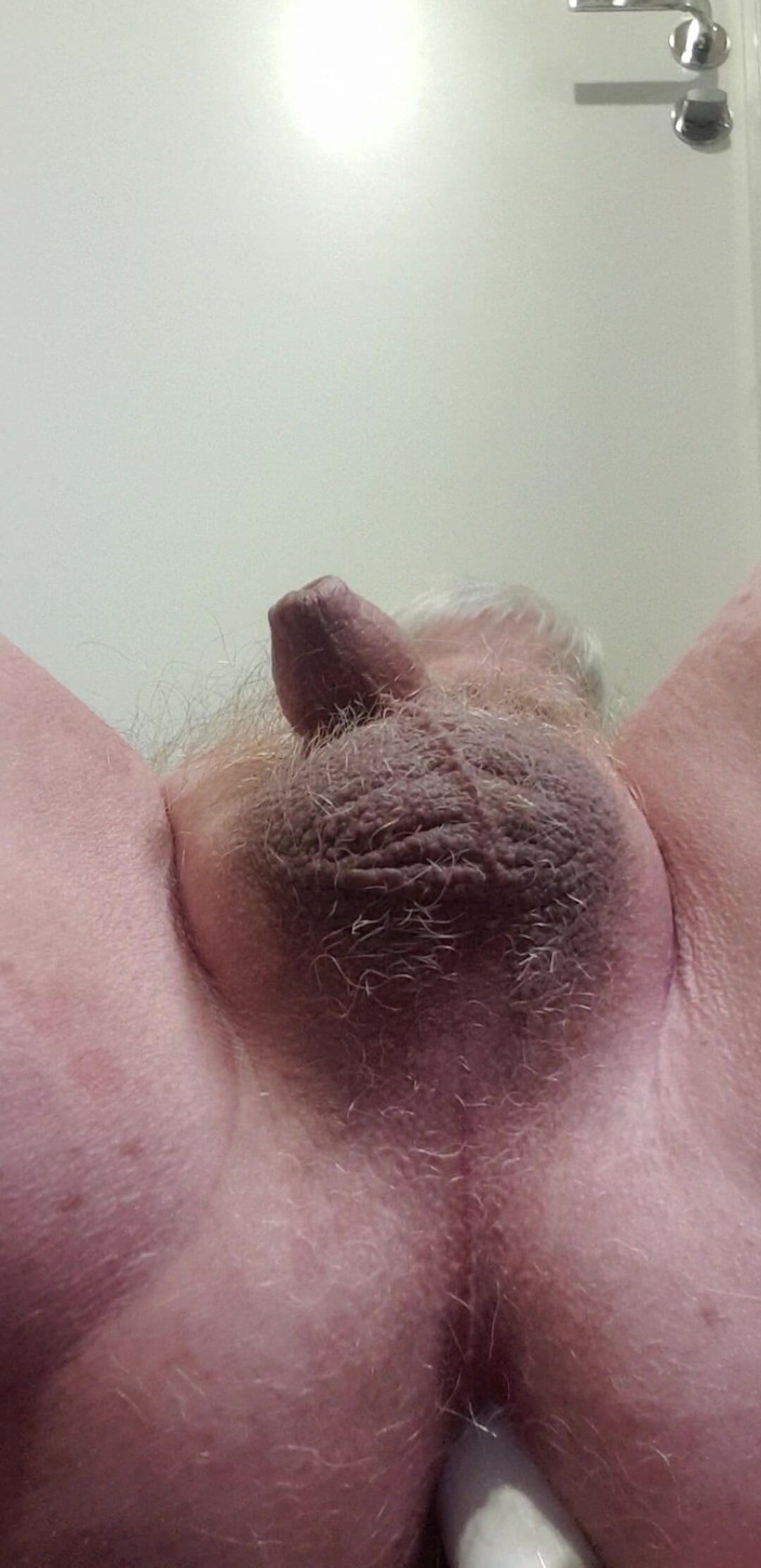 Redhairy4u: Игрушка в заднице, мастурбация маленького члена