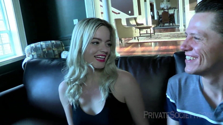 Private Society: Ela tem olhos de Bette Davis