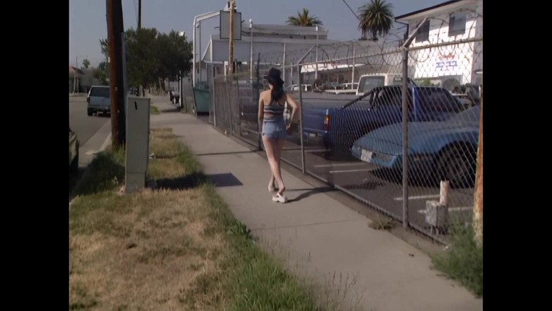 Pornobello: Yumuşak yuvarlak poposu olan azgın bir kahverengi esmer, büyük bir...