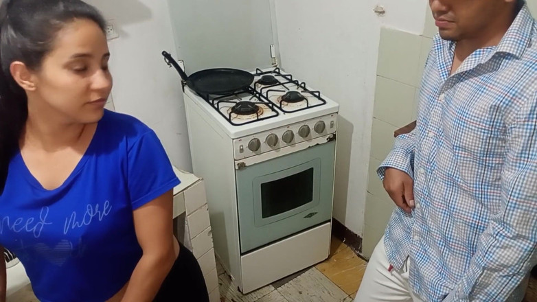 The sexy bride: Svärfar kommer tillbaka igen, han vill att jag ska suga...