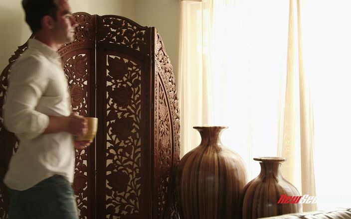 FamilyXXX: Scarlett děkuje svému nevlastnímu bratrovi