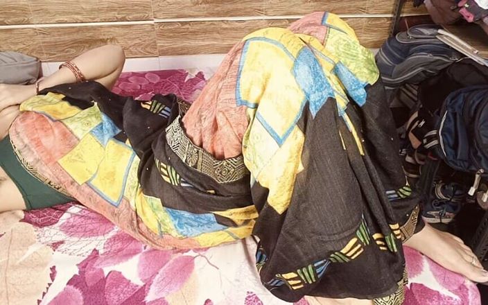 tannu: Desi manželku ošukal jeho manžel Freind ve své ložnici.