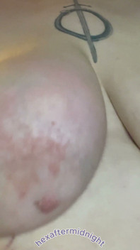 Uctívej pořádně moje prsa