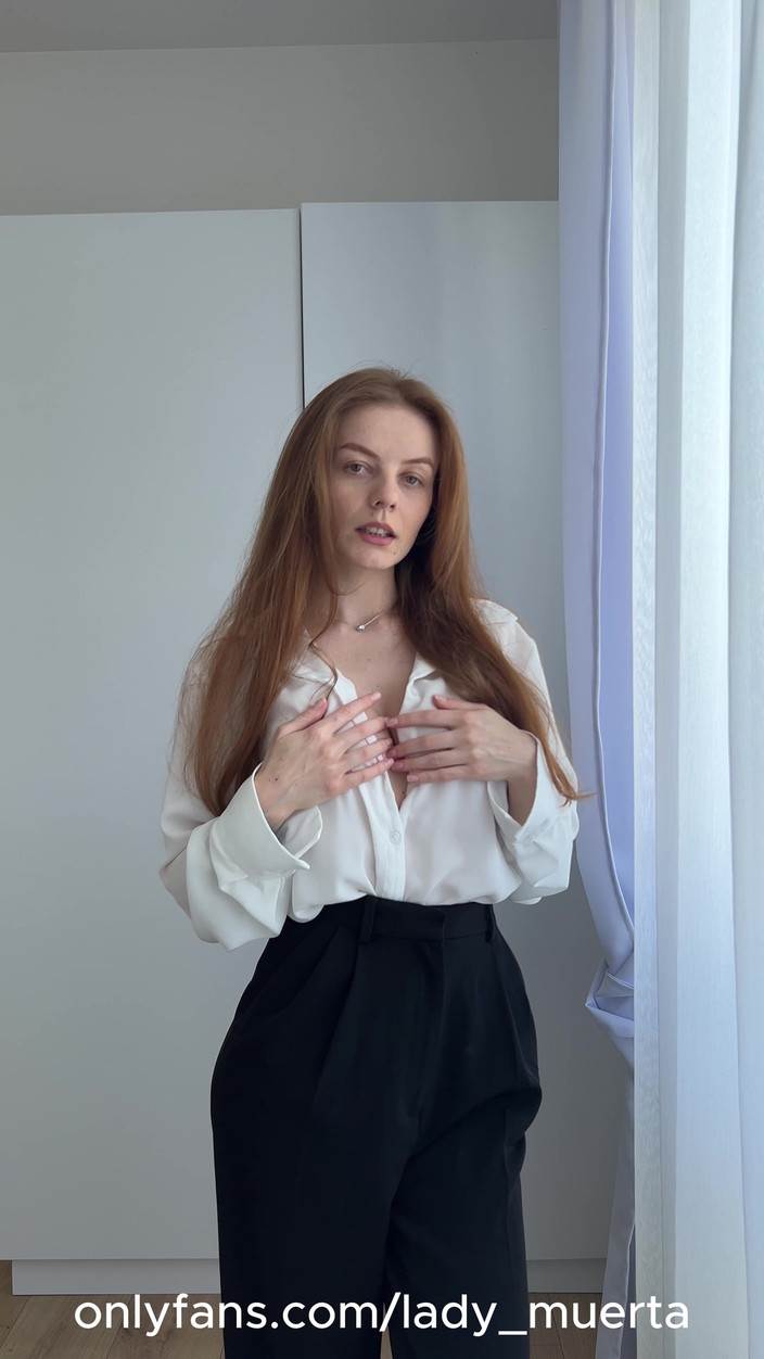 LadyInBad: 撸管指挥淫荡的辣妈秘书慢慢回家，做脱衣舞并让你射精（她说）