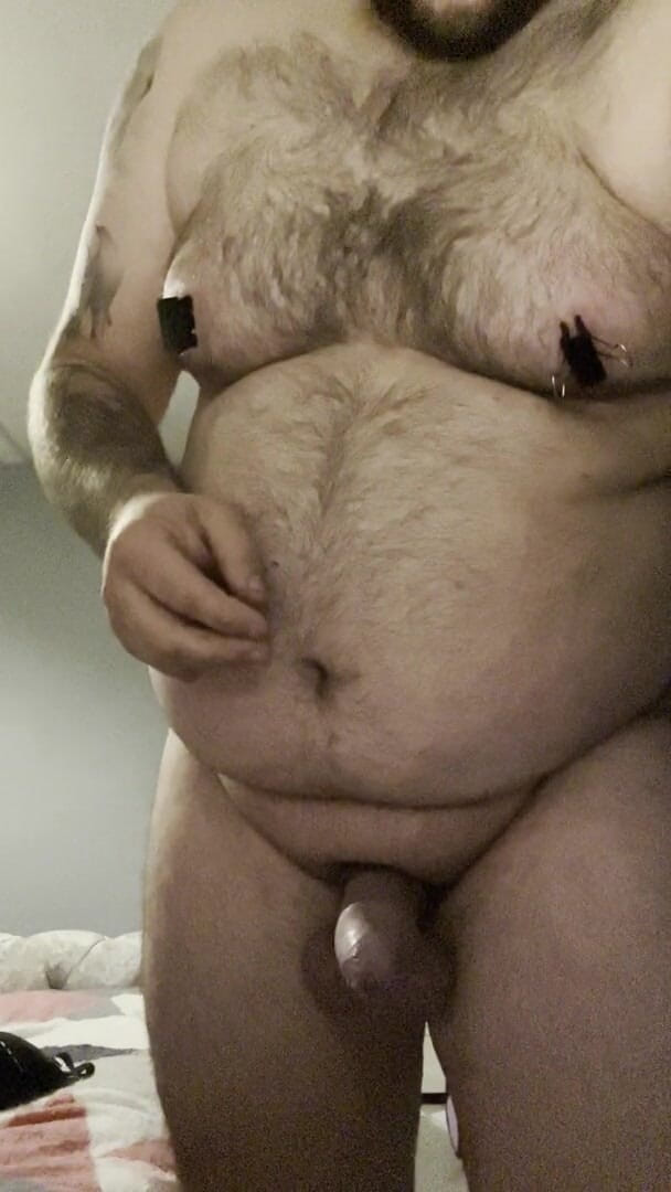 Shaun Cbt: Crossdressers anales esposadas polla y bola con pezones perforados