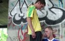 AMATOR PORN MADE IN FRANCE: Çok seksi twinks genç futbolcular açık havada sikişiyor