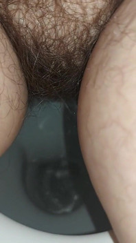 Primo Piano Di Me Che Faccio Pipì Sul Water