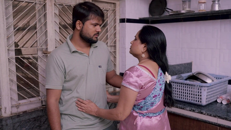 Pyari gudiya: Caliente india hermanastra, seducida por joven, obtiene una polla dura