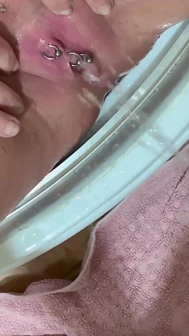 Washing Hand in His Pee and Pee on His Dick Next He Pee on My Boobs and Clit (Aqua Pola)