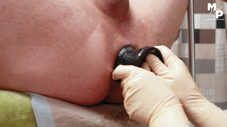 Marcus Pollack: Doble fisting anal de dominatrix