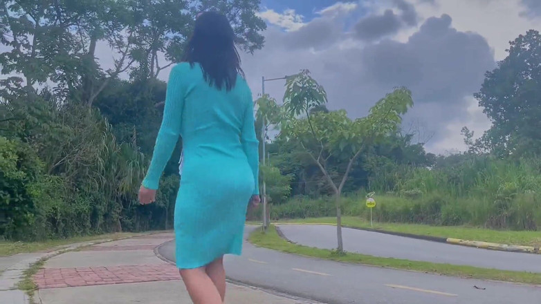 Jenifer Play: Vado a fare una passeggiata e un ragazzo della strada...