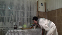 Sexy Milf: Сексуальная грязная домохозяйка с большими сиськами! ОИ! Покрывающие сиськи в еде!