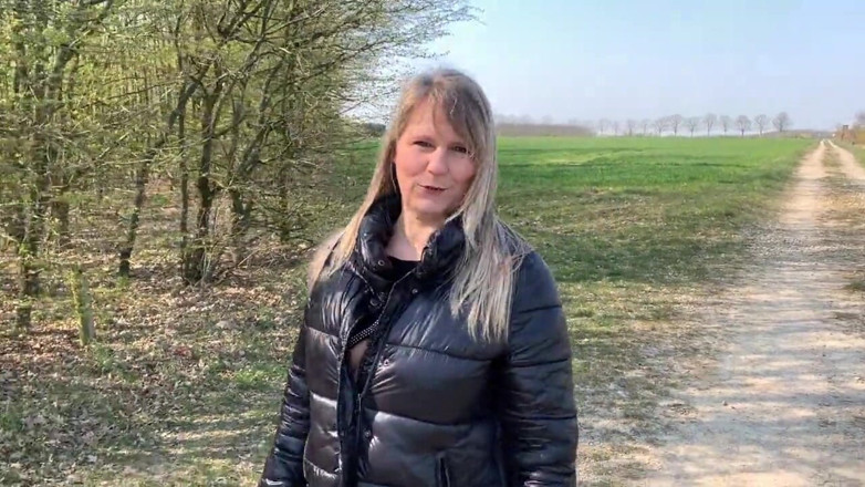 SweetSusi: Pissed While Walking Outside
