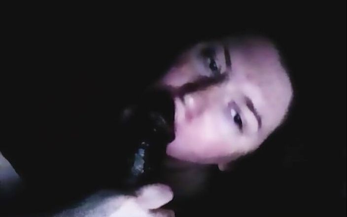 TrotzillaTheGod: Etli Samantha sakso çekmeyi sanat biçimi yapıyor
