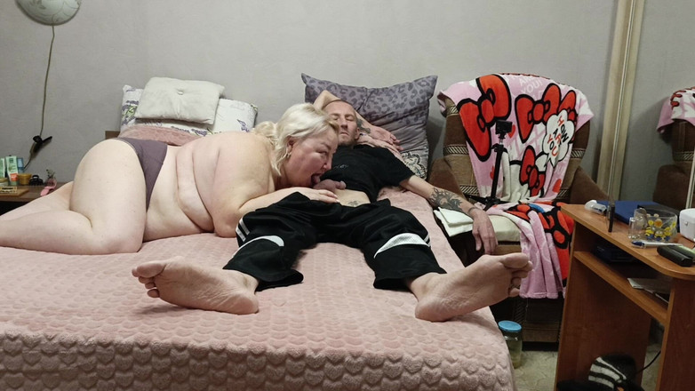 Zona901: Ibu tiri nyepong kontol sampai dicrot sperma lagi