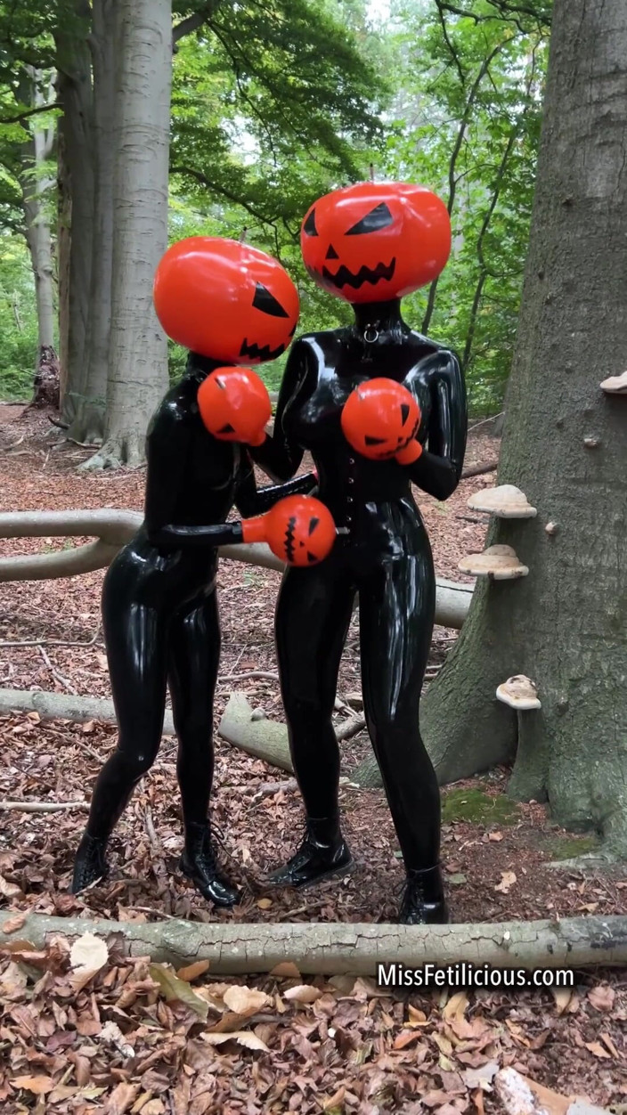 Miss_Fetilicious: Happy Halloween!