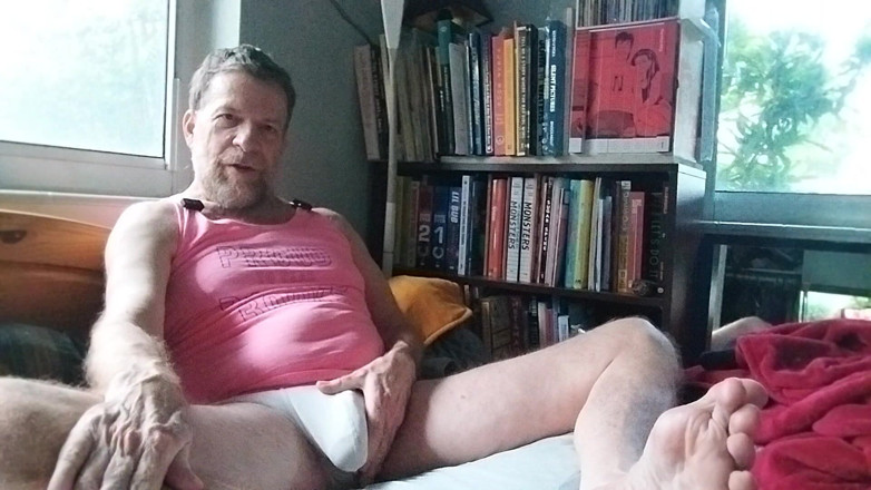 Hairyartist: Навчання в бібліотеці з зворотним відліком ніг і сперми