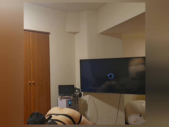 JustinXshow: L'orinatoio di carne non può fare a meno di supplicarmi...