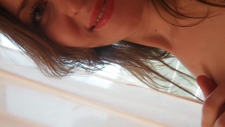 Blake blaze studios: Amatérská brunetka Angela Aspen dělá selfie striptýz